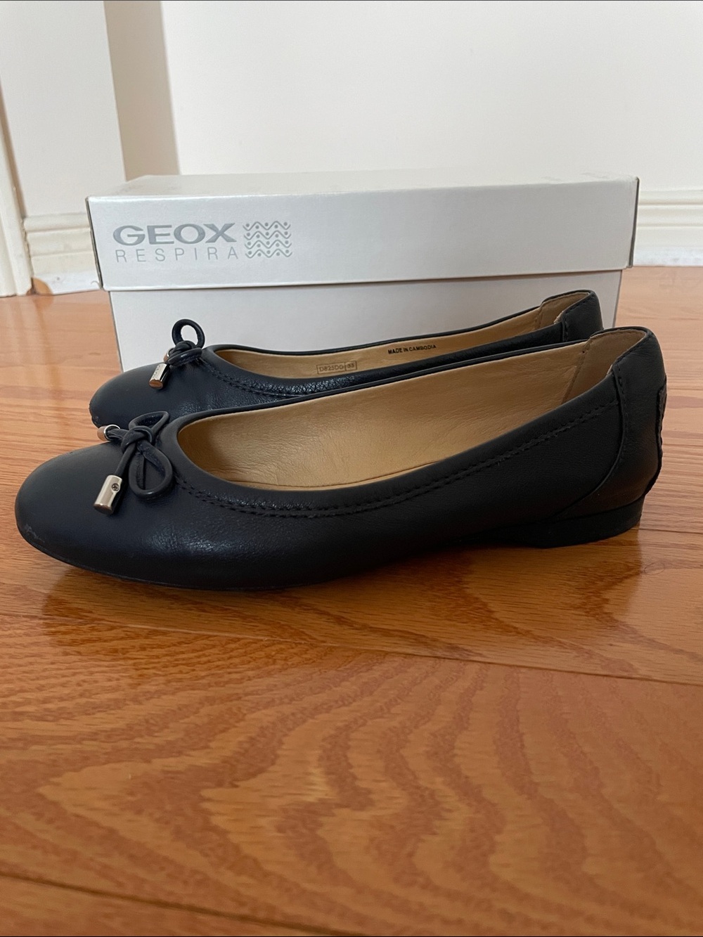 Geox Respira Lamulay Nappa Ballet Flat in Navy, Women’s US 5